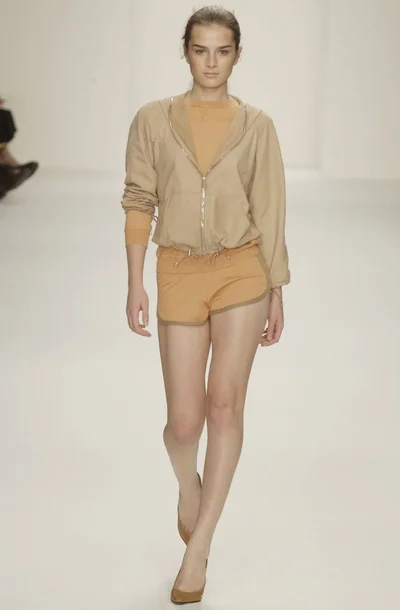 Look 16